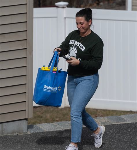 rosafort lunch lady|Accused groomer Andie Rosafort seen at Connecticut。